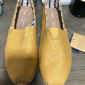Toms sneakers